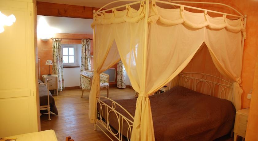 Couette Et Potager D'Antan Melle (Deux-Sevres) Room photo