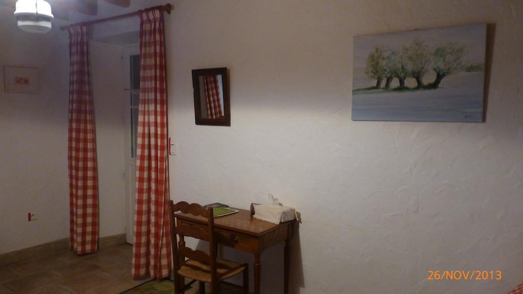 Couette Et Potager D'Antan Melle (Deux-Sevres) Room photo