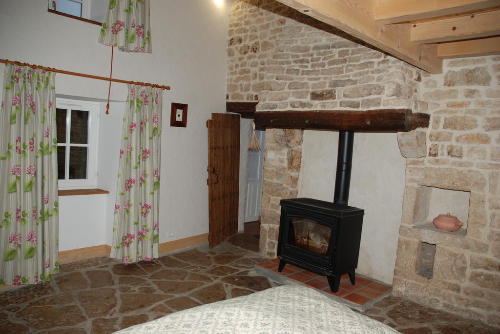 Couette Et Potager D'Antan Melle (Deux-Sevres) Exterior photo